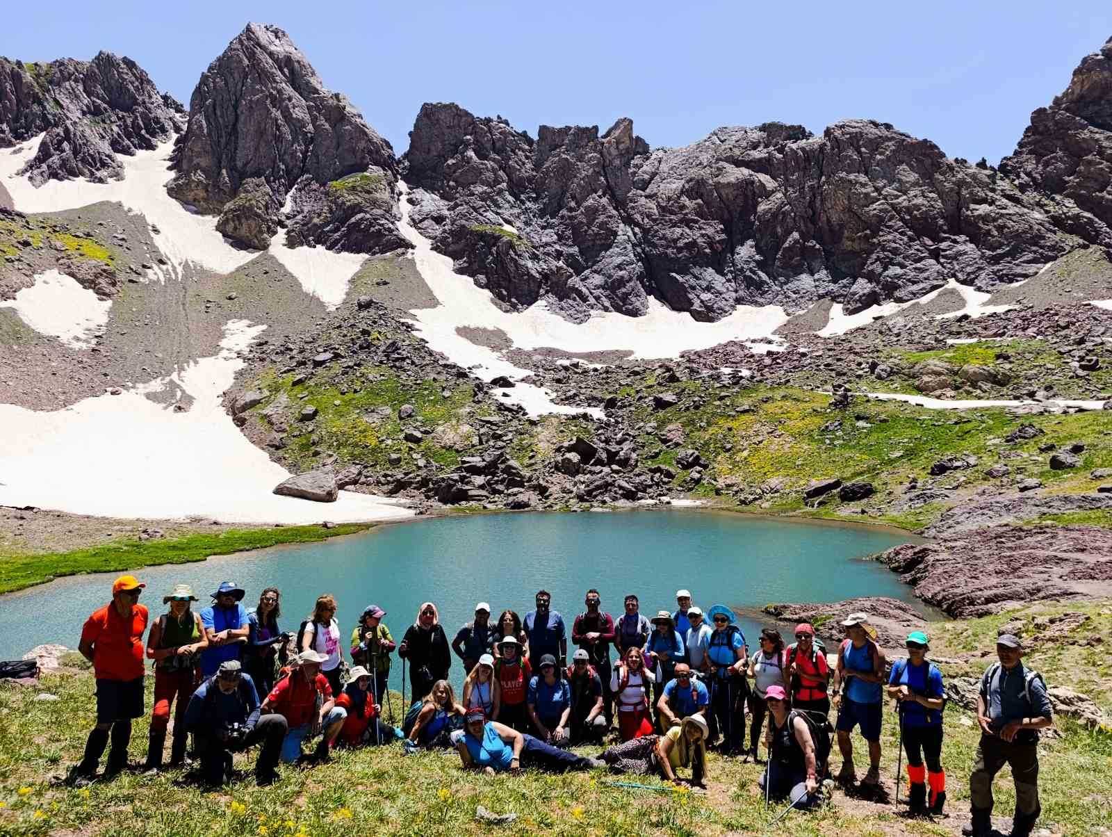 Yüksekova’nın doğası turistleri büyüledi