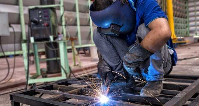 Sanayi üretimi yıllık yüzde 3,3 arttı