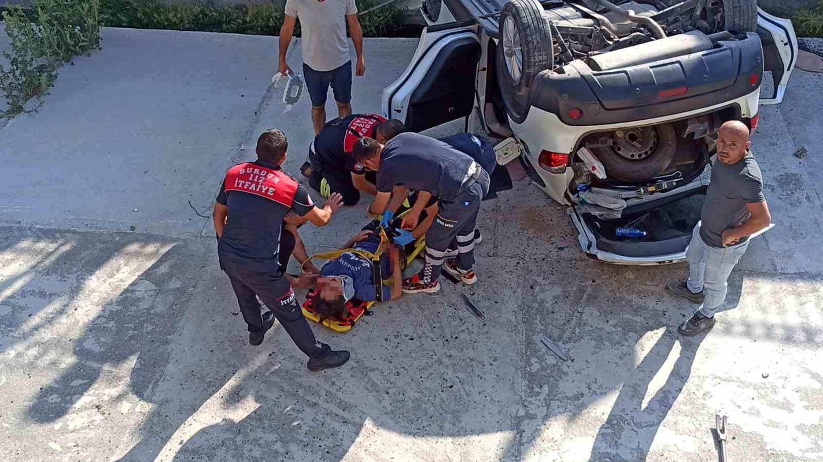 Kontrolden çıkan otomobil dere yatağına uçtu anne ve oğlu yaralandı