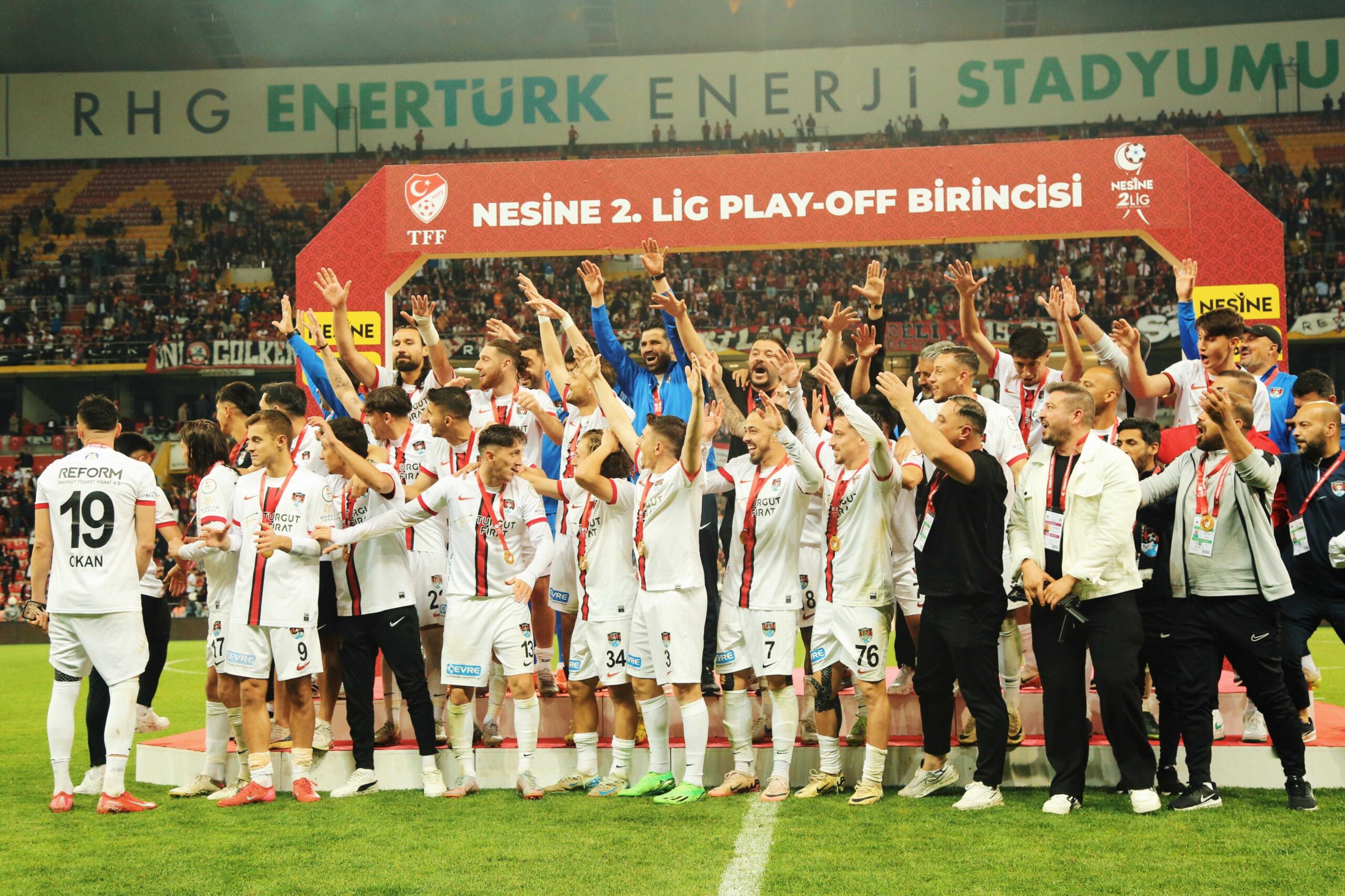 Vanspor FK, Zorlu Sezonu 5. Sırada Tamamladı ve 1. Lig’e Yükseldi