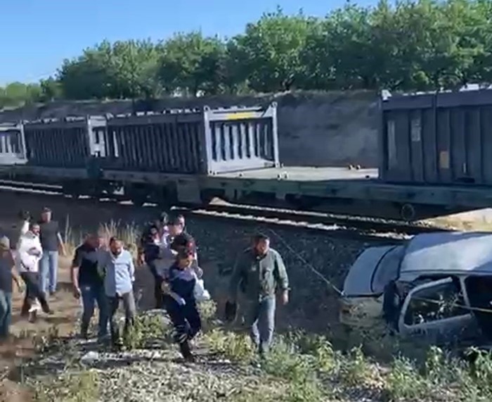 Malatya’da yük treni hemzemin geçitte otomobile çarptı: 5 yaralı