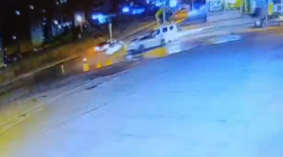 4 aracın karıştığı zincirleme kaza kamerada