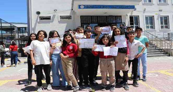 Van’da 305 bin öğrenci yarın yaz tatiline girecek