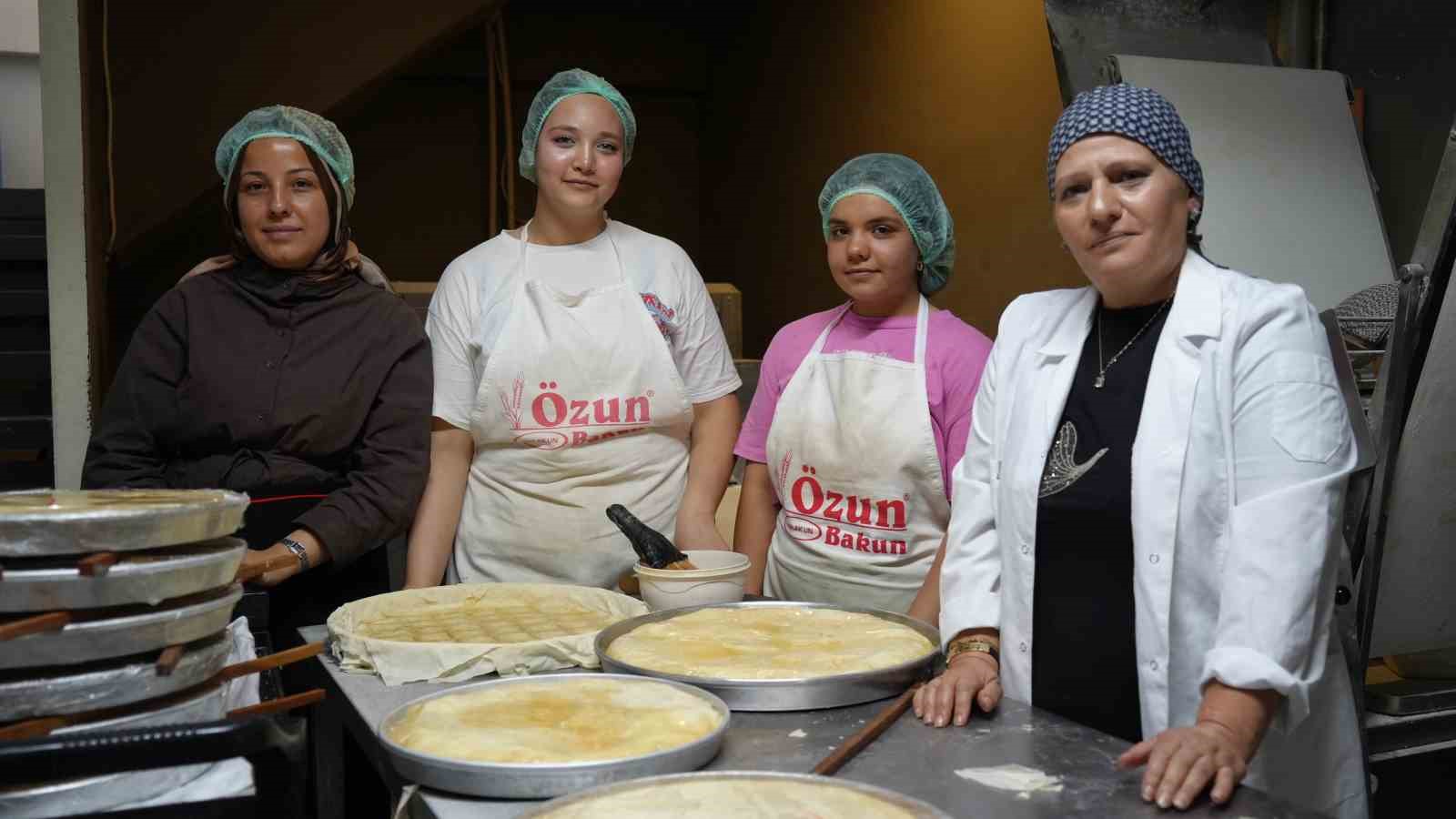 50 Yaşındaki Kadın Elinin Hamuruyla Patron Oldu