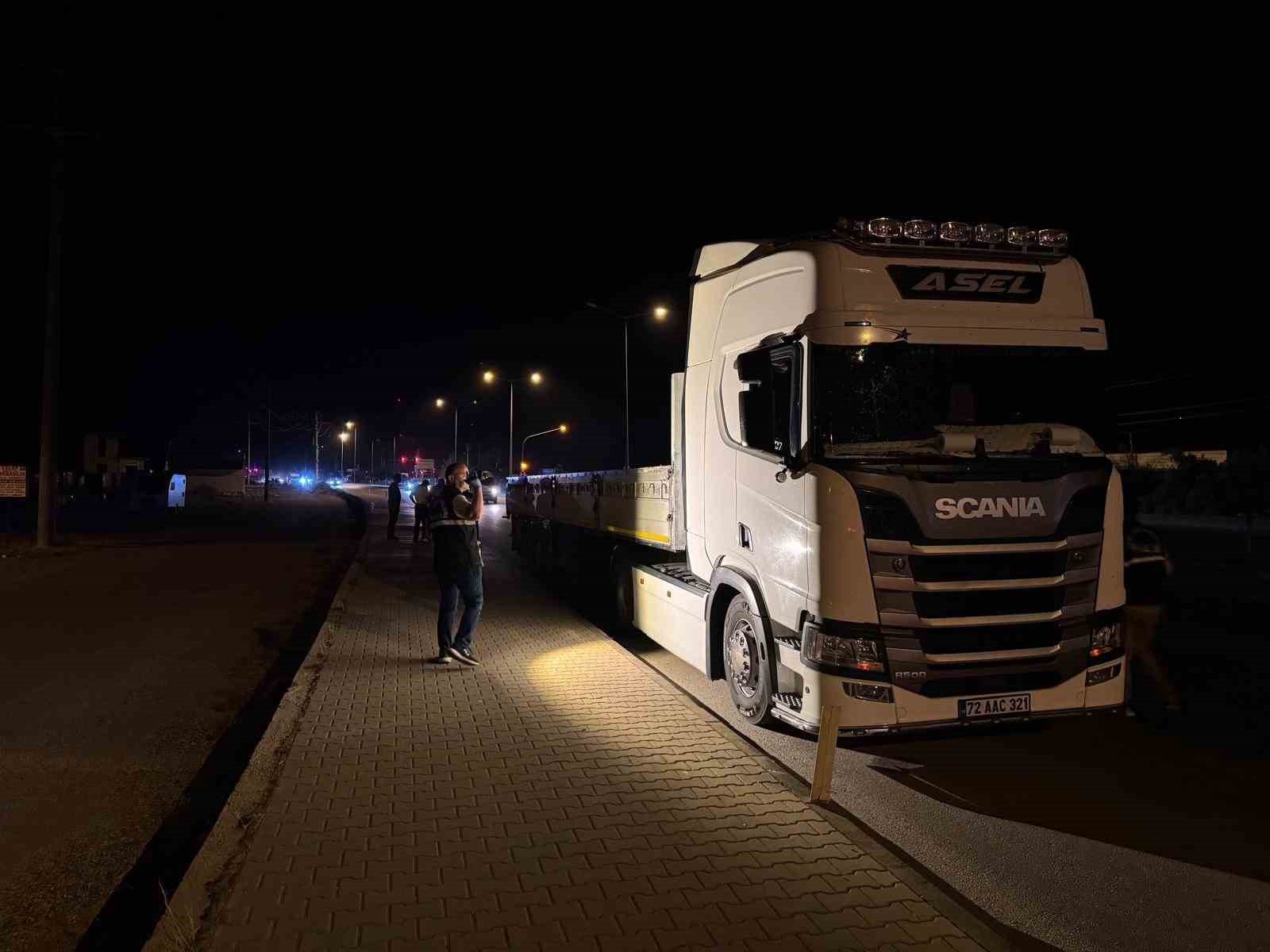 Tırla çarpışan motosiklet sürücüsü hayatını kaybetti