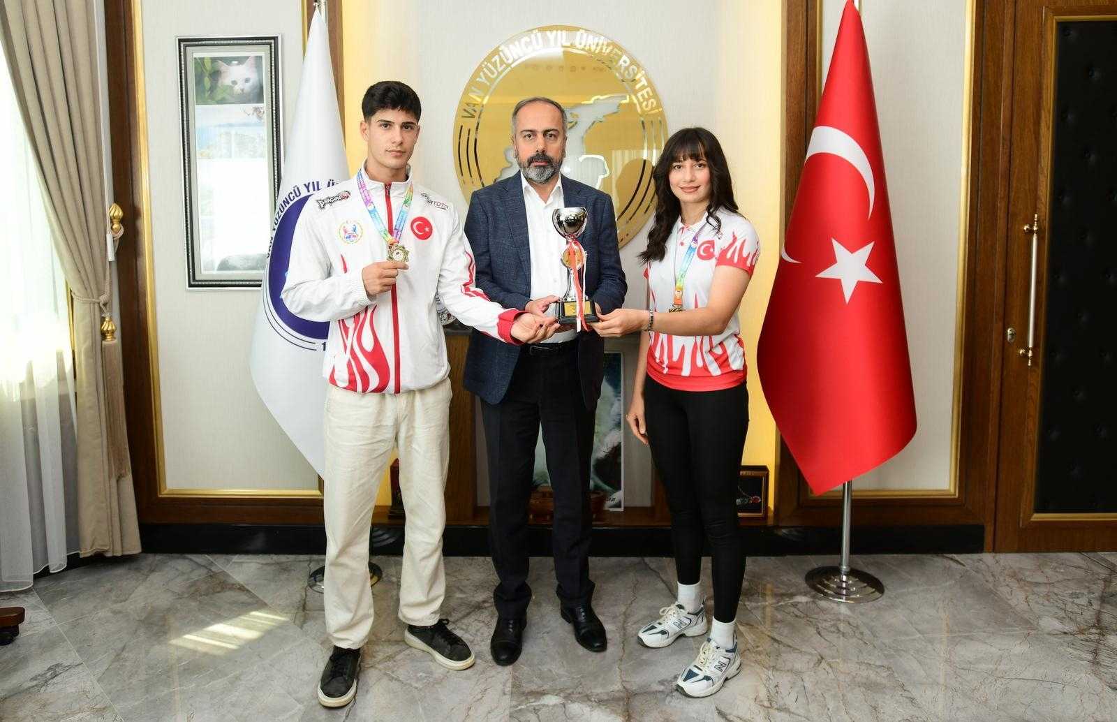Van YYÜ’lü Sporcular Muaythai Türkiye Şampiyonu Oldu