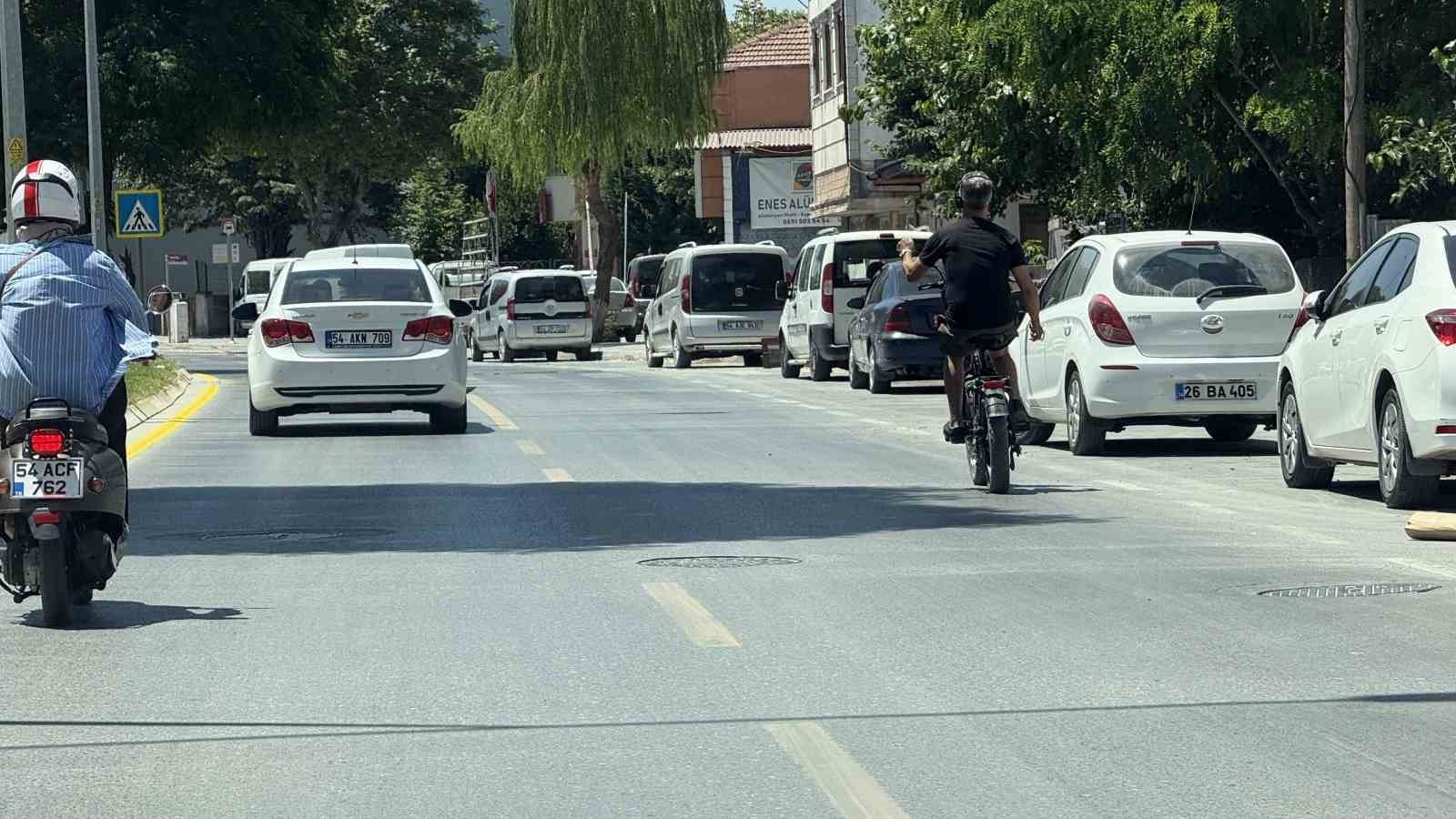 Müziğe kendini kaptırdı: Hem kendi hem de diğer sürücülerin canını tehlikeye attı