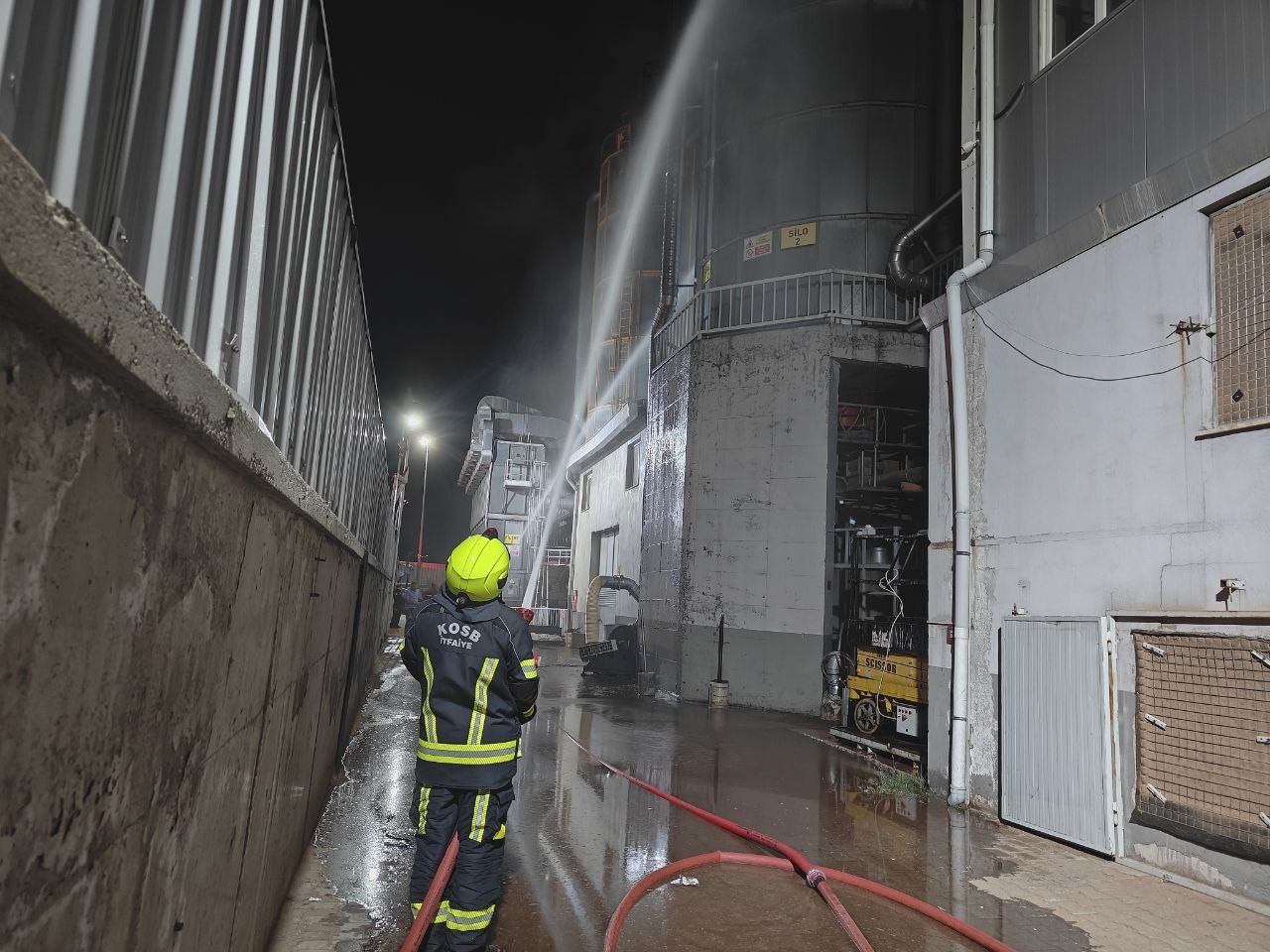 Kayseri’de ahşap fabrikasında korkutan yangın