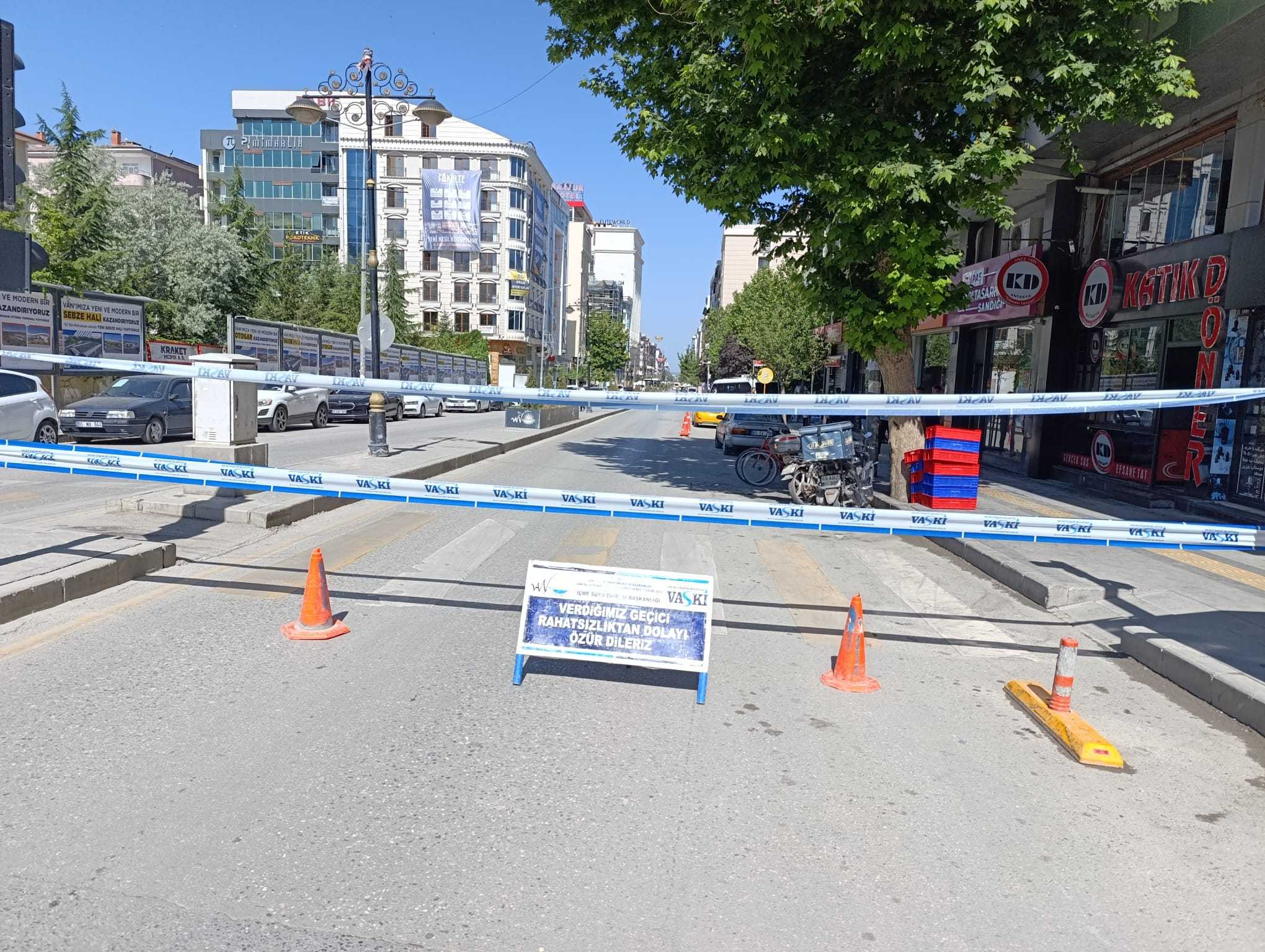 Van’ın O Caddesi Araç Trafiğine Kapatıldı: Sürücüler Alternatif Güzergâhlara Yönlendiriliyor