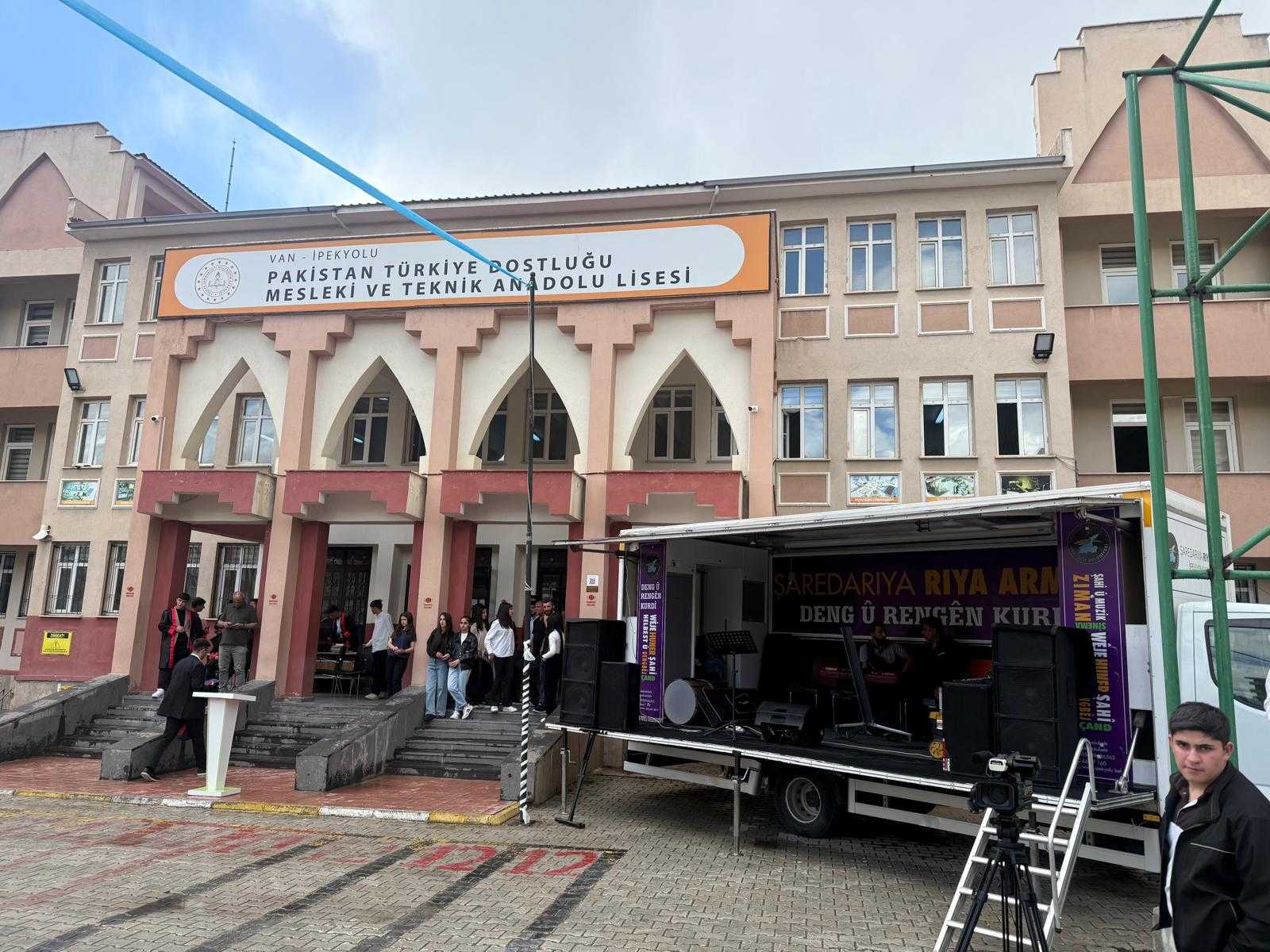 İpekyolu Belediyesinden Mezuniyet Etkinliklerine Destek