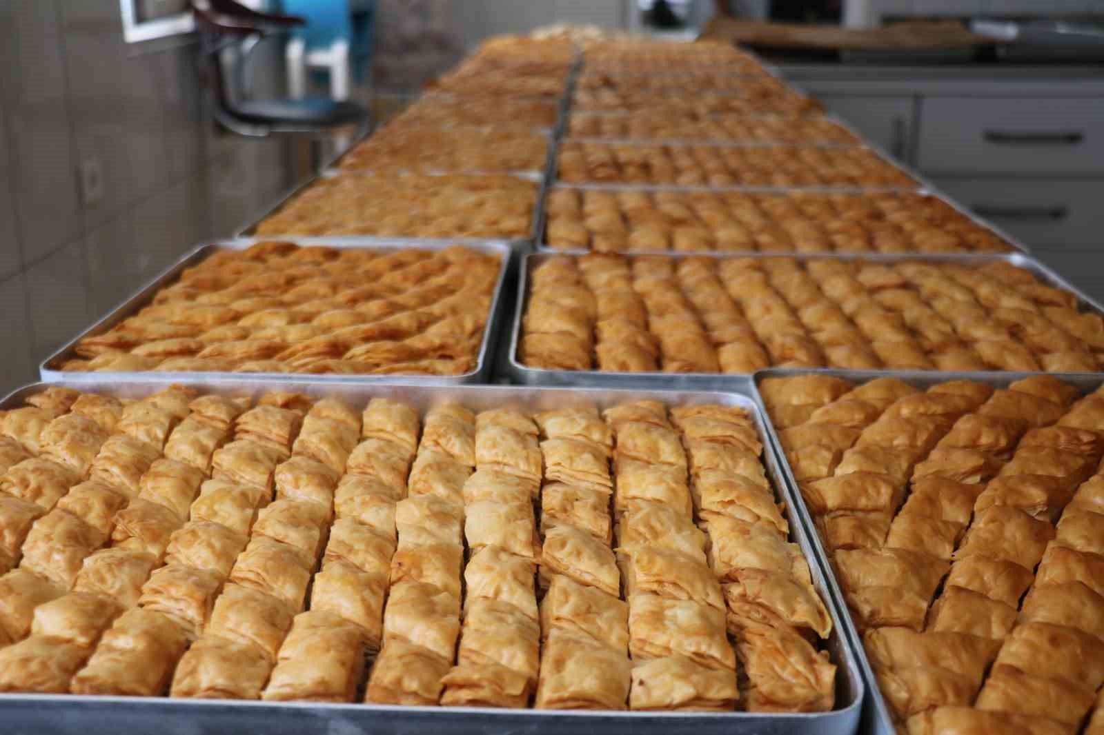 Battalgazi’de kadınlar bayram sofralarına lezzet katıyor
