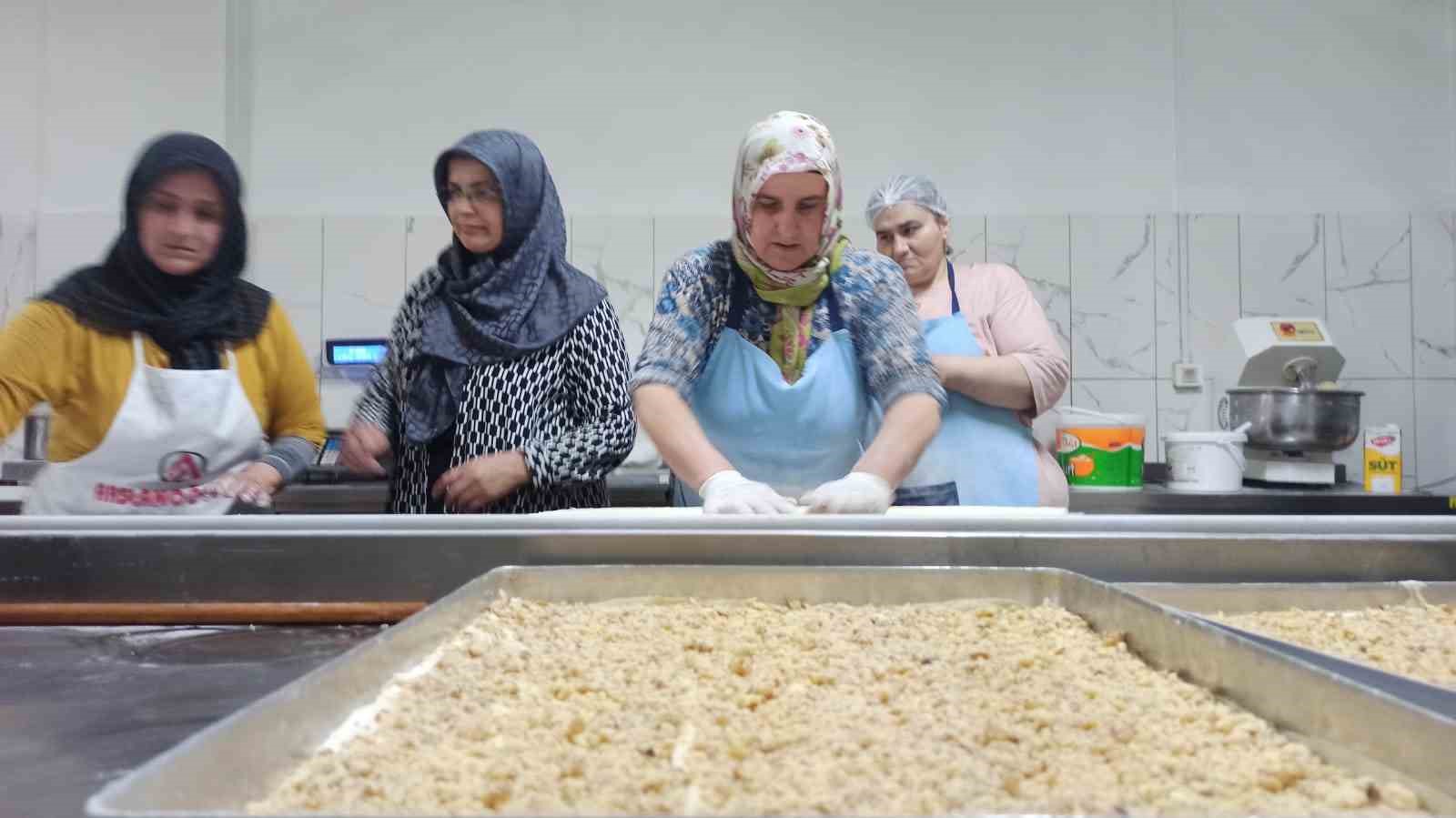 Battalgazi’de kadınlar bayram sofralarına lezzet katıyor