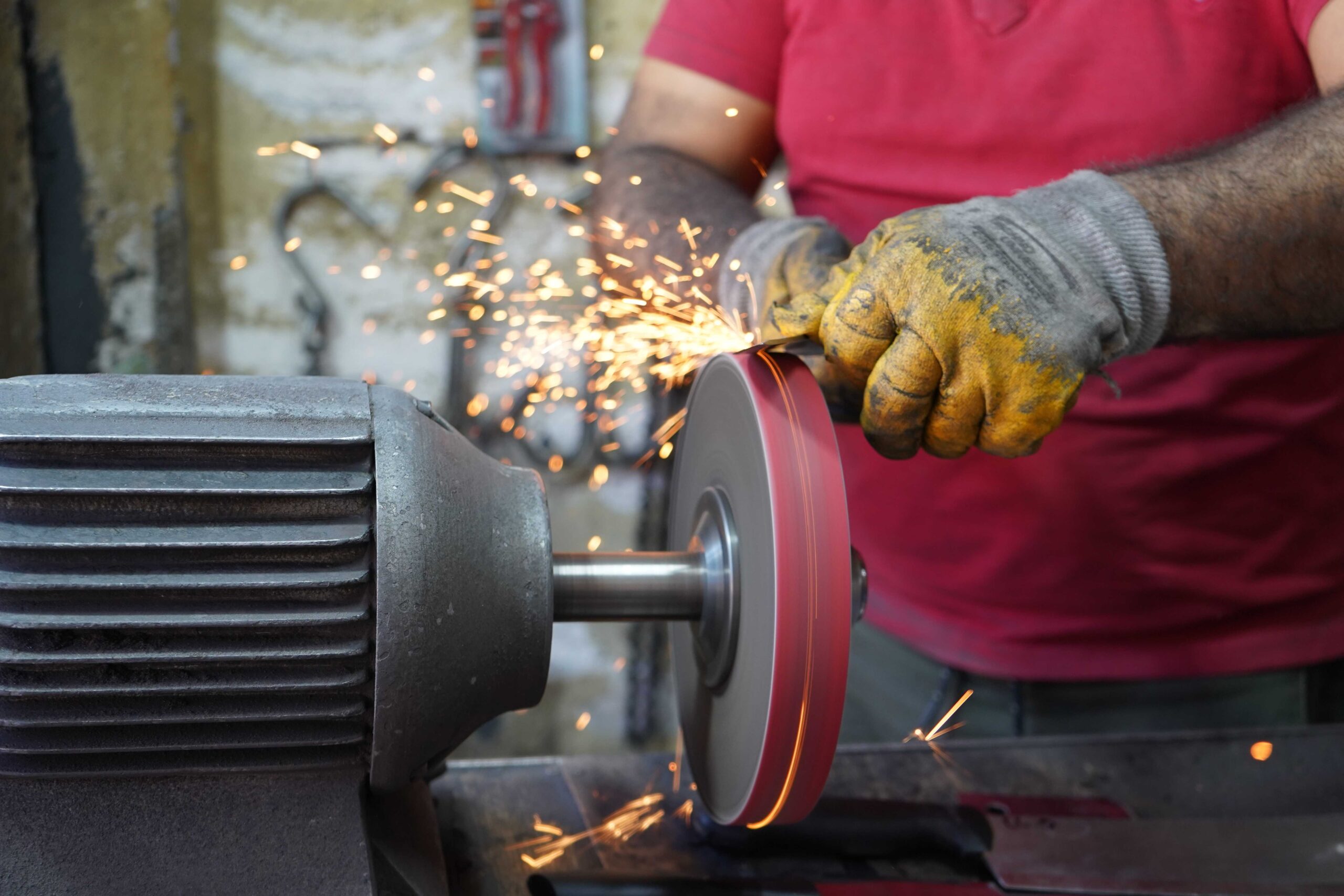 Van’da Kurban Bayramı Öncesi Bıçak Bileme Yoğunluğu Başladı
