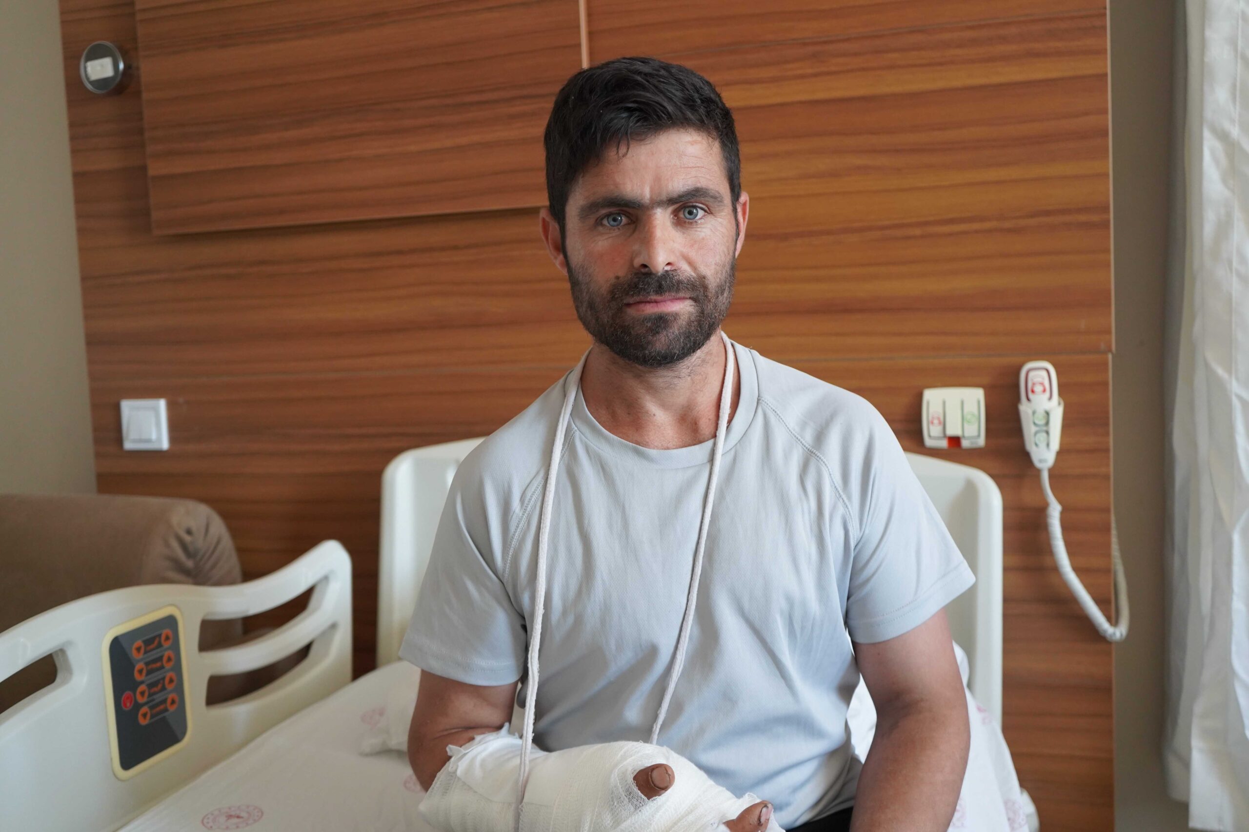 Van’da Başarılı El Cerrahisi:  10 Saat Süren Zorlu Ameliyatla Eli Kurtarıldı