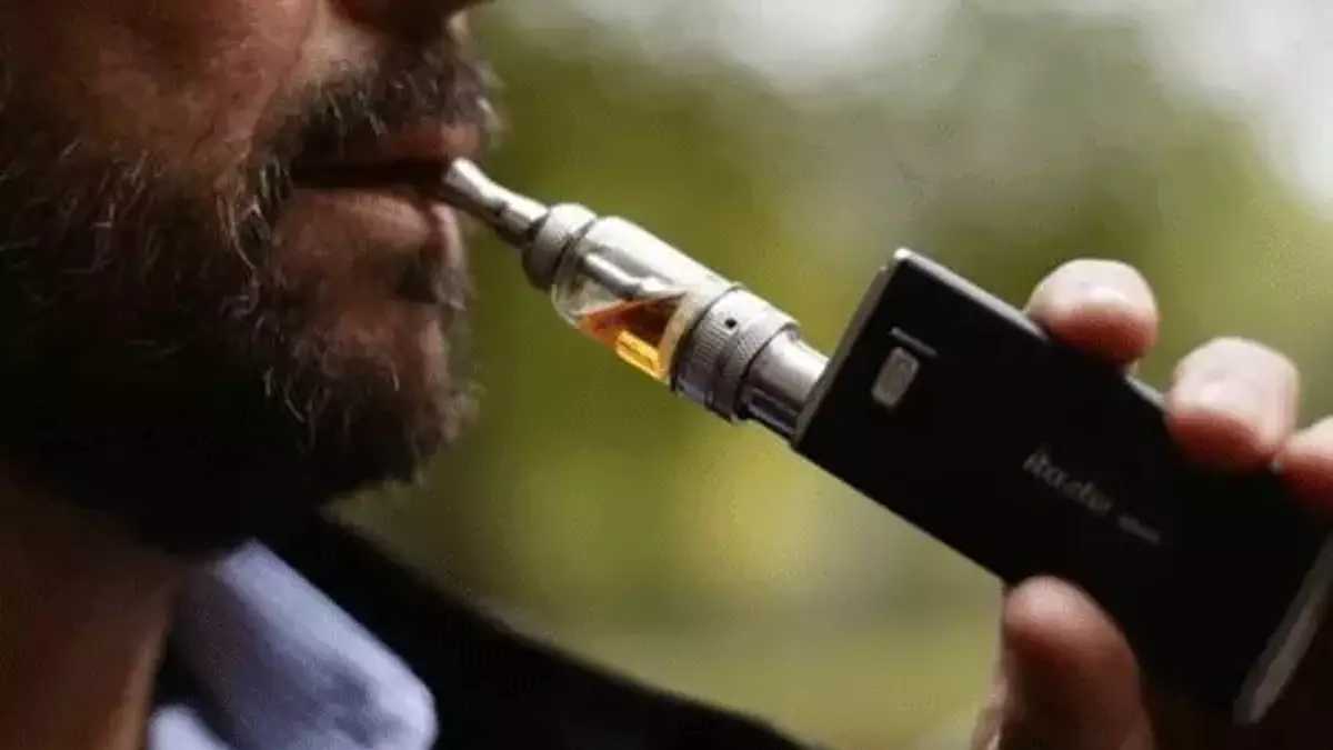 “Elektronik sigara diş kaybını tetikliyor”