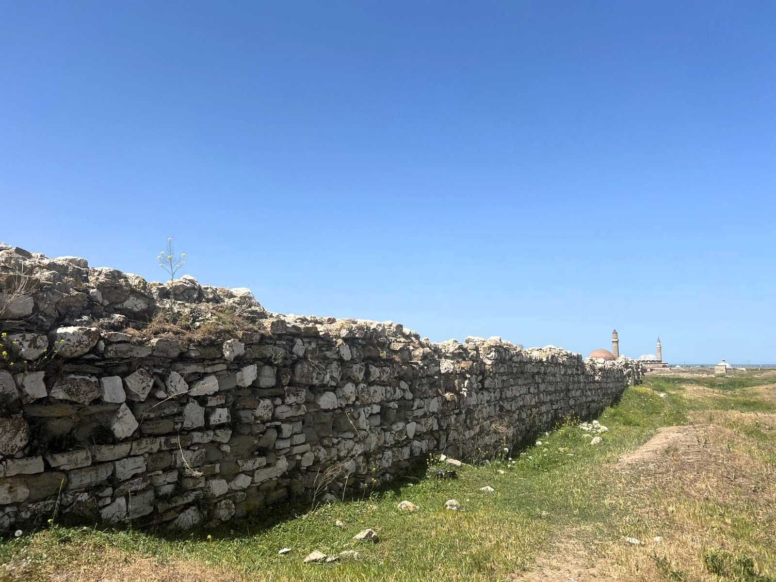 Van Kalesi Güney Surlarında Restorasyon Başladı: Eski Van Şehri Yeniden Canlanıyor