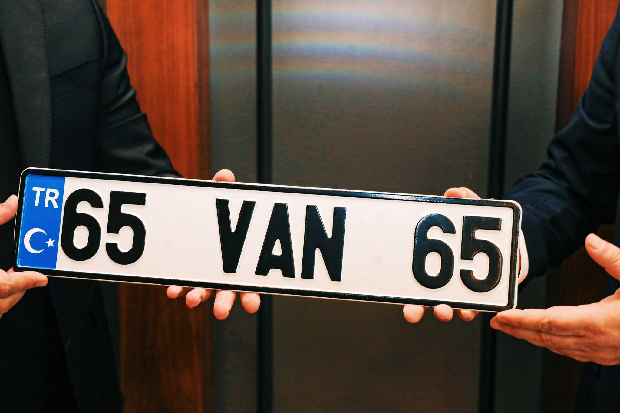 65 VAN 65″ Plakası 30 Milyon TL Teklif Aldı