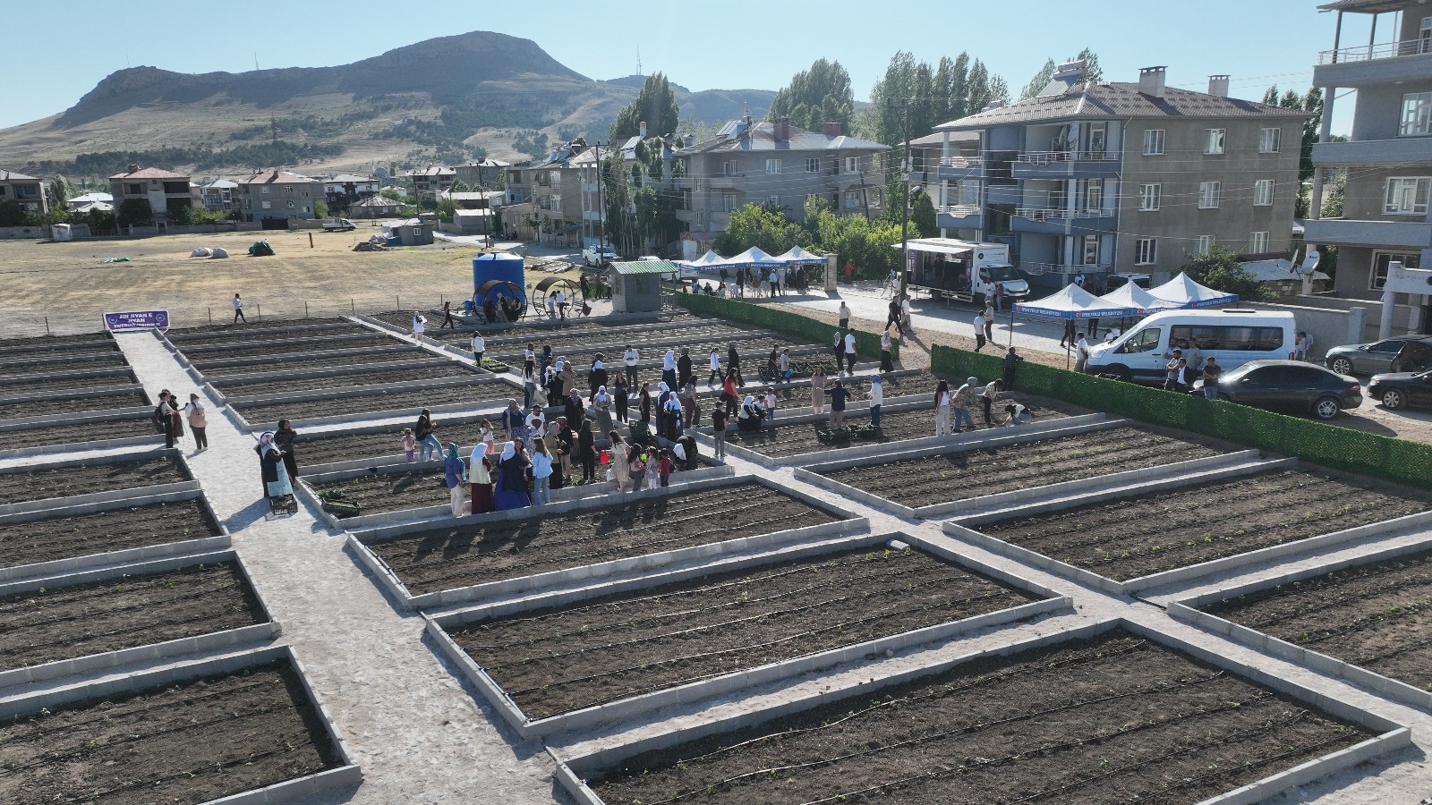 İpekyolu Belediyesi Van’ın En Büyük Kadın Kent Bostanı’nı Hayata Geçirdi