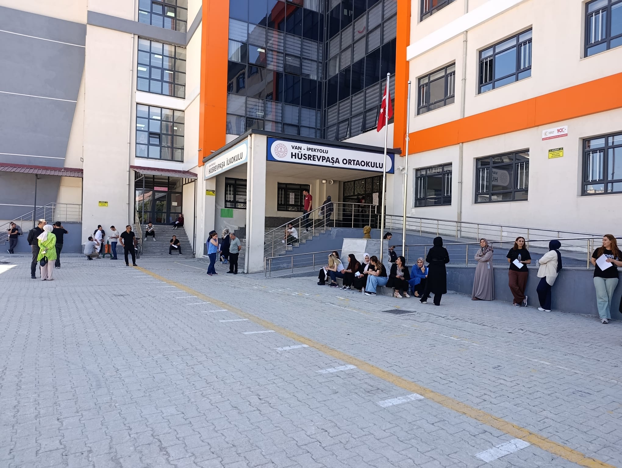 Van’da YKS Heyecanı: İlk Oturum TYT Sona Erdi