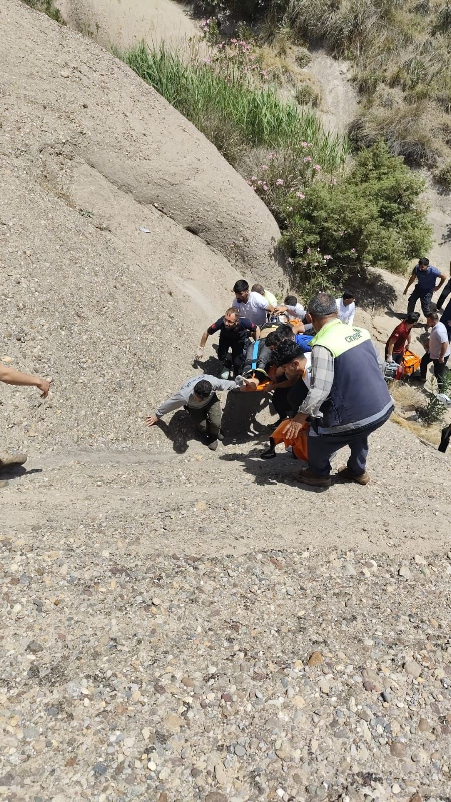 Silopi’de otomobil şarampole yuvarlandı: 1 ölü, 3 yaralı