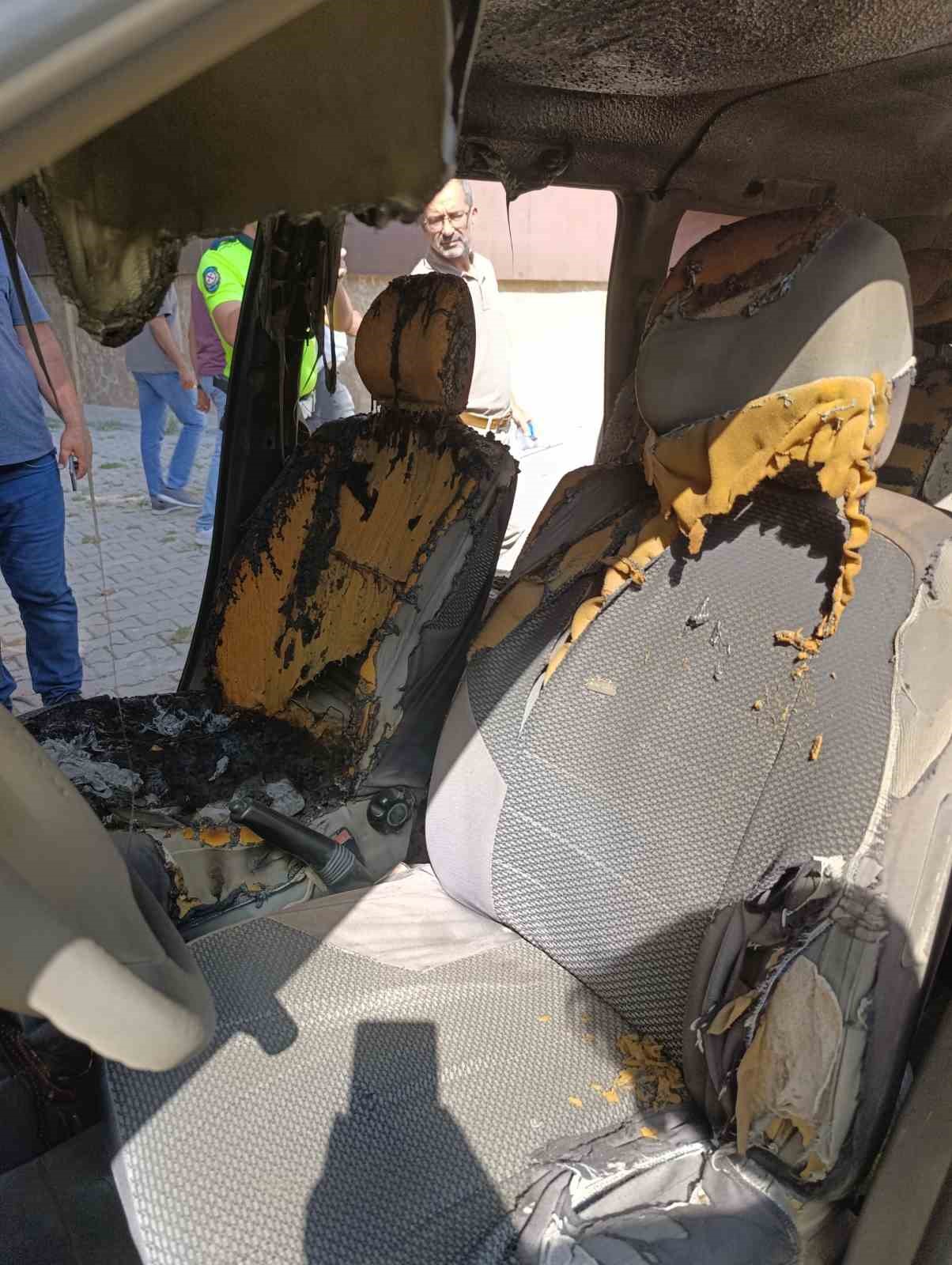 Araçta unutulan cep telefonu patladı