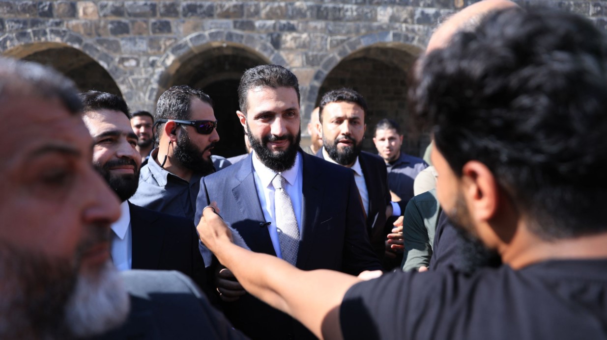 Suriye Devlet Başkanı Şara’ya Dera’da yoğun ilgi gördü