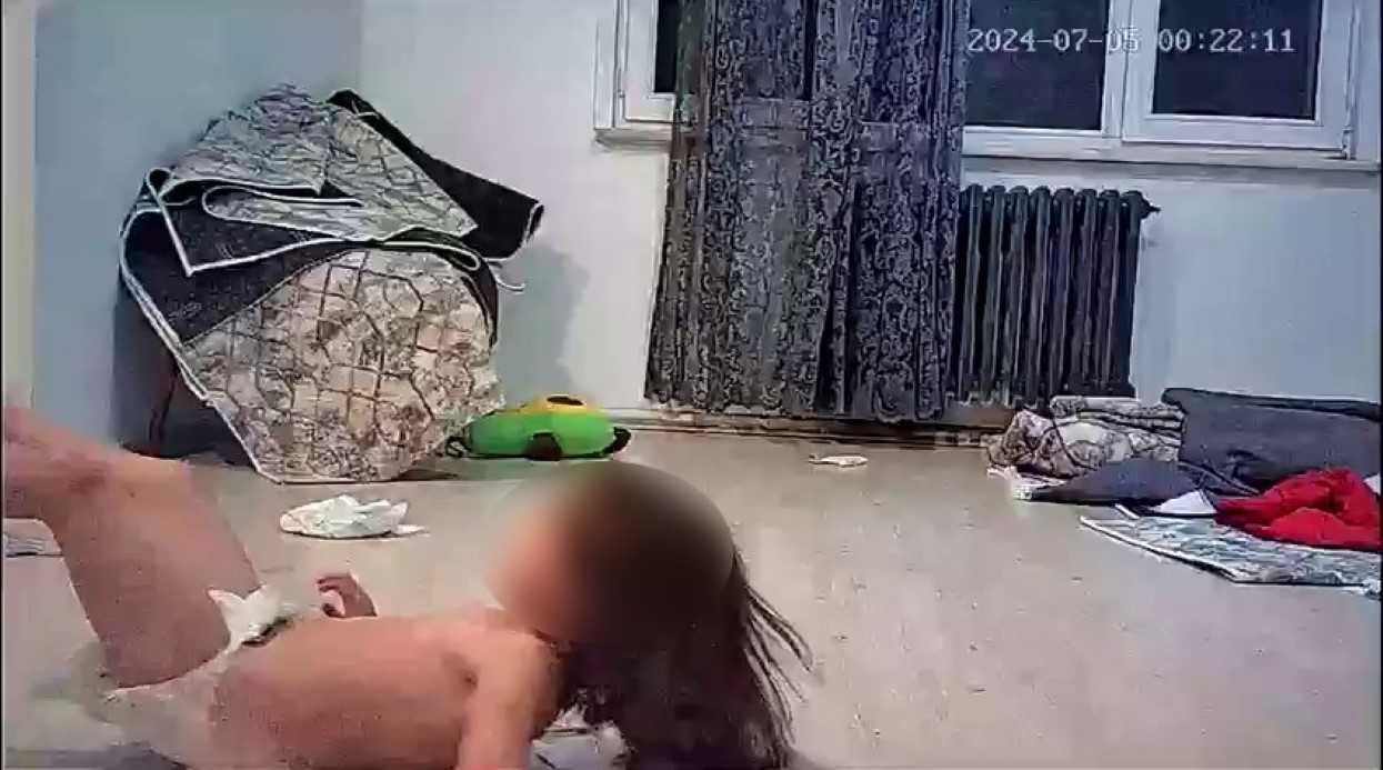 Vicdansız “Anne” 4 yaşındaki çocuğuna şiddet uyguladı: İşte o dehşet görüntüler…