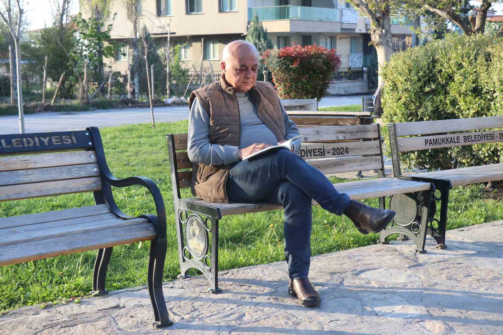 Mahalleli kitap okusun diye muhtarlığı kütüphaneye çevirdi