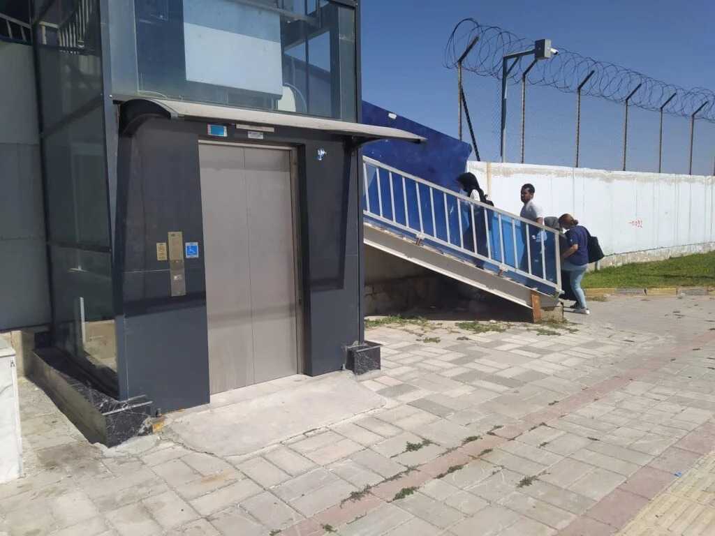 Van’da Hastane Üst Geçidindeki Asansör Yine Bozuk: Vatandaşlar Mağdur