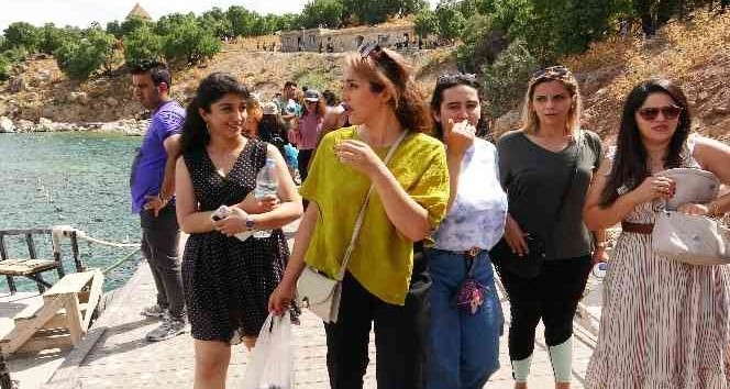 Bayramda Akdamar Adası ve ören yerleri ziyaretçi akınına uğradı
