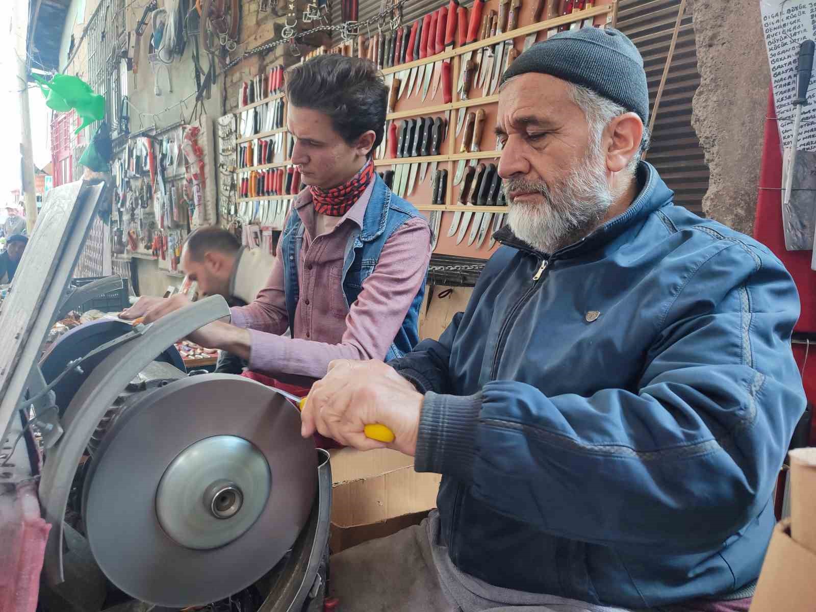 Bilenmeyen Bıçak Hem Kurbana Hem Kasaba Zarar Veriyor