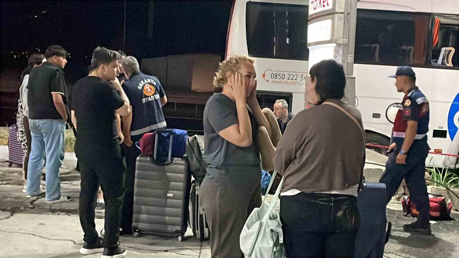 Faciadan dönüldü: 40 yolcusu olan otobüs tıra çarptı, 12 kişi yaralandı