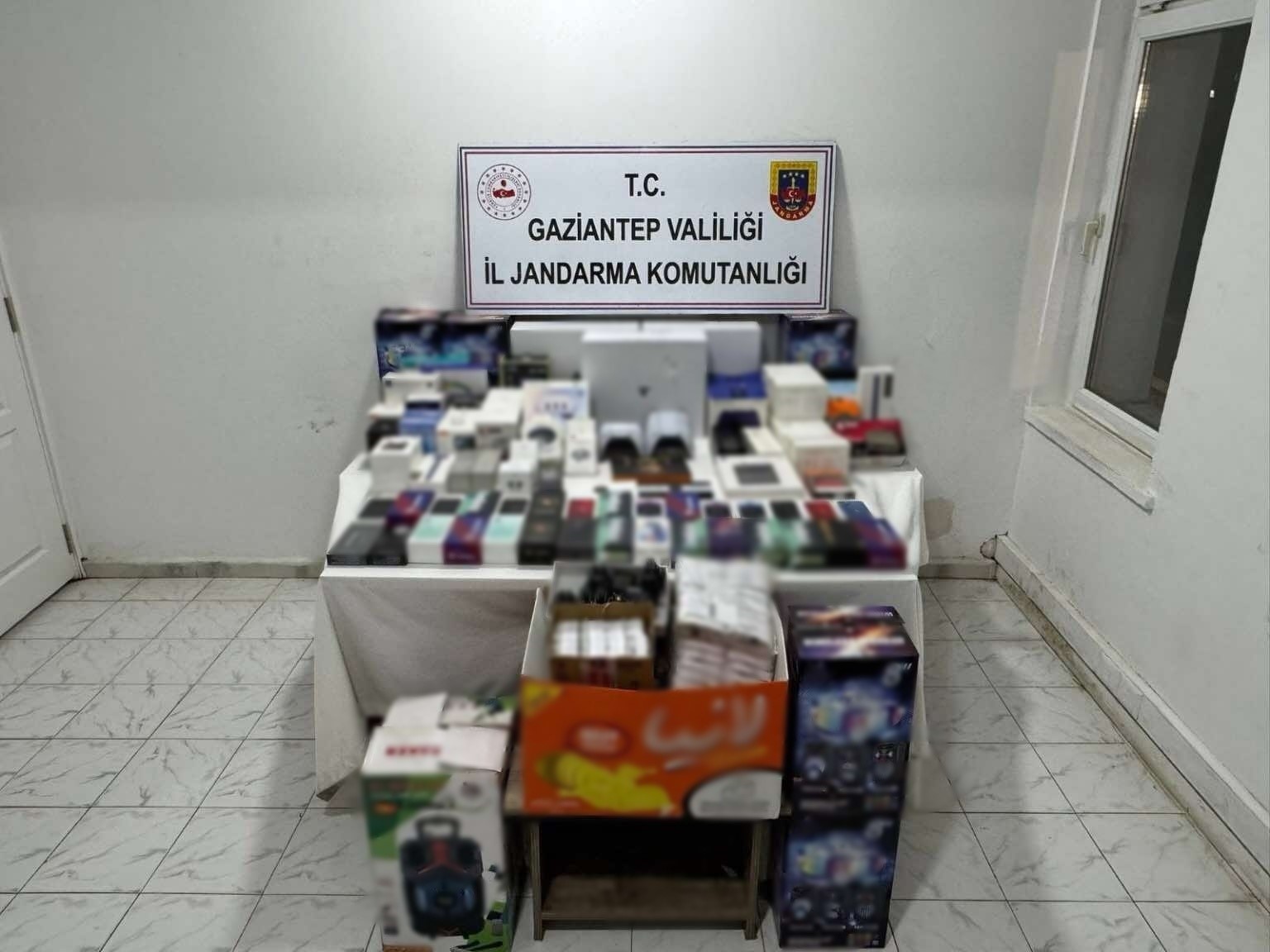 Gaziantep’te kaçakçılık ve uyuşturucu operasyonları: 12 tutuklama