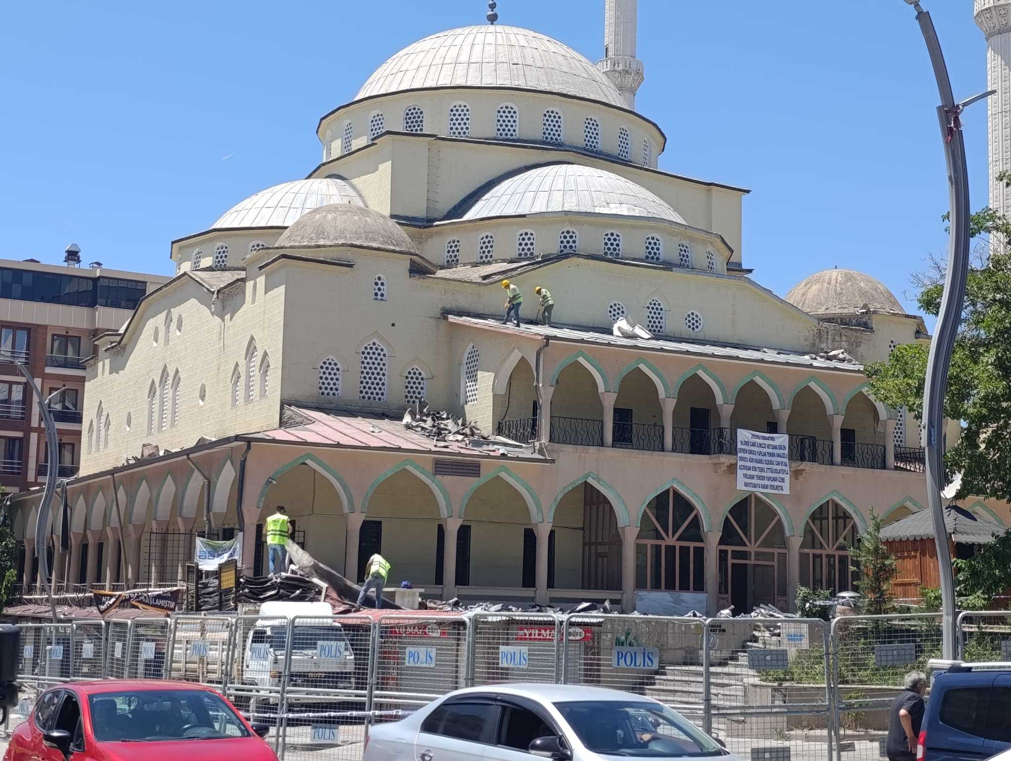 Hz. Ömer Camii’nde Yıkım Başladı: Yeni Yapı İçin İlk Adım Atıldı