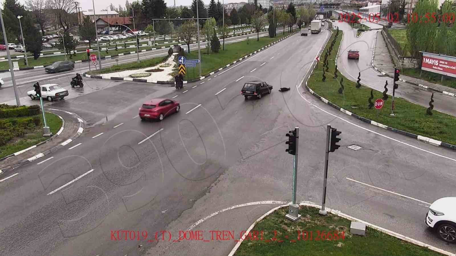 Dikkatsizlik sonucu oluşan kazalar kameralara yansıdı