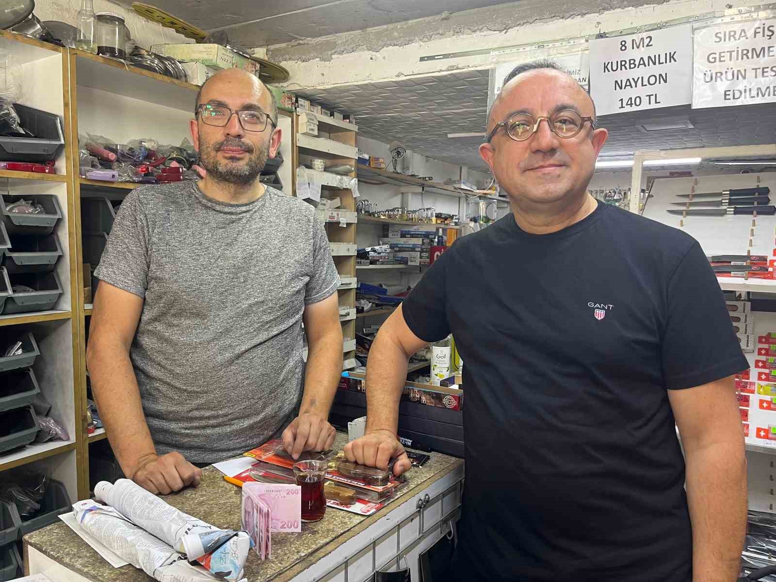 Engeline Rağmen Mesleğini Sürdürdü: 25 Yıldır Bıçak Biliyor