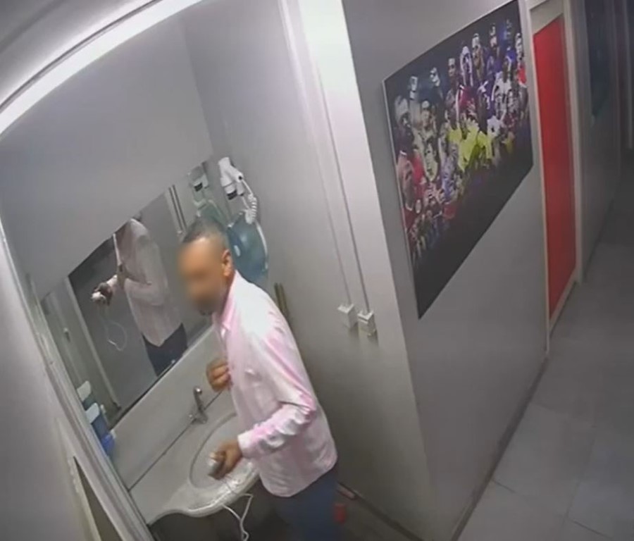 Halı saha maçında telefonu çalındı