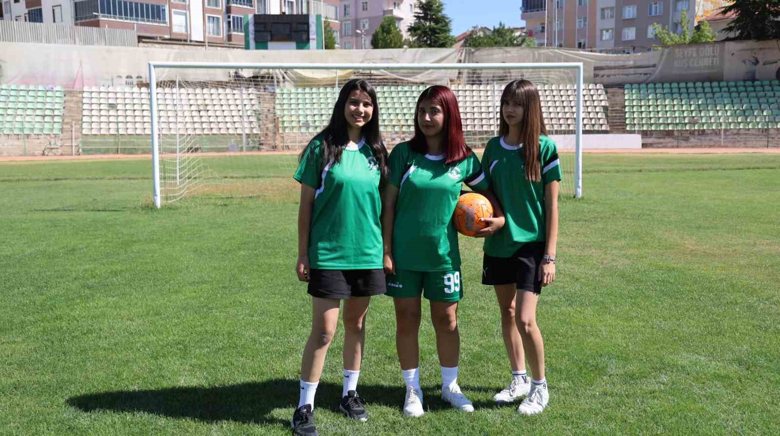 “Futbol erkek işi” diyenlere cevabı sahada verdiler