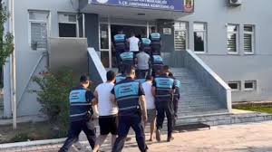 Tur otobüsüne saldıran beş şüpheli tutuklandı