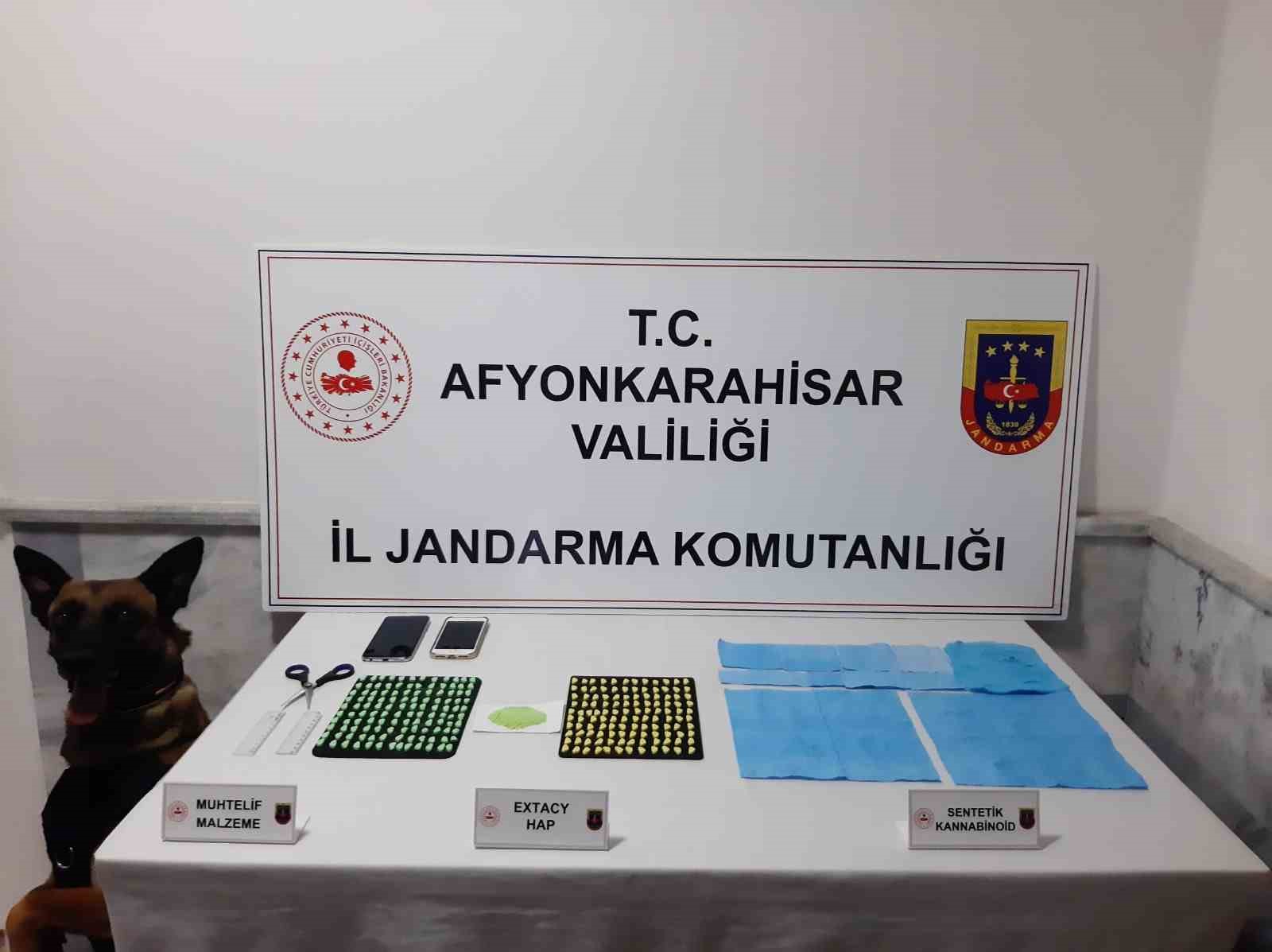 Jandarmadan zehir tacirlerine baskın: 2 gözaltı