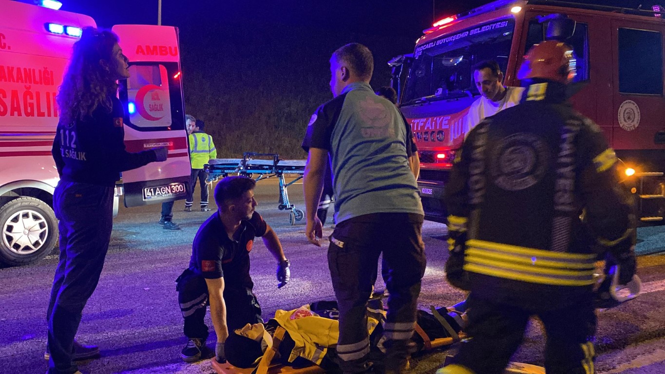 Kuzey Marmara Otoyolu’nda Feci Kaza: 4’ü Çocuk 12 Yaralı