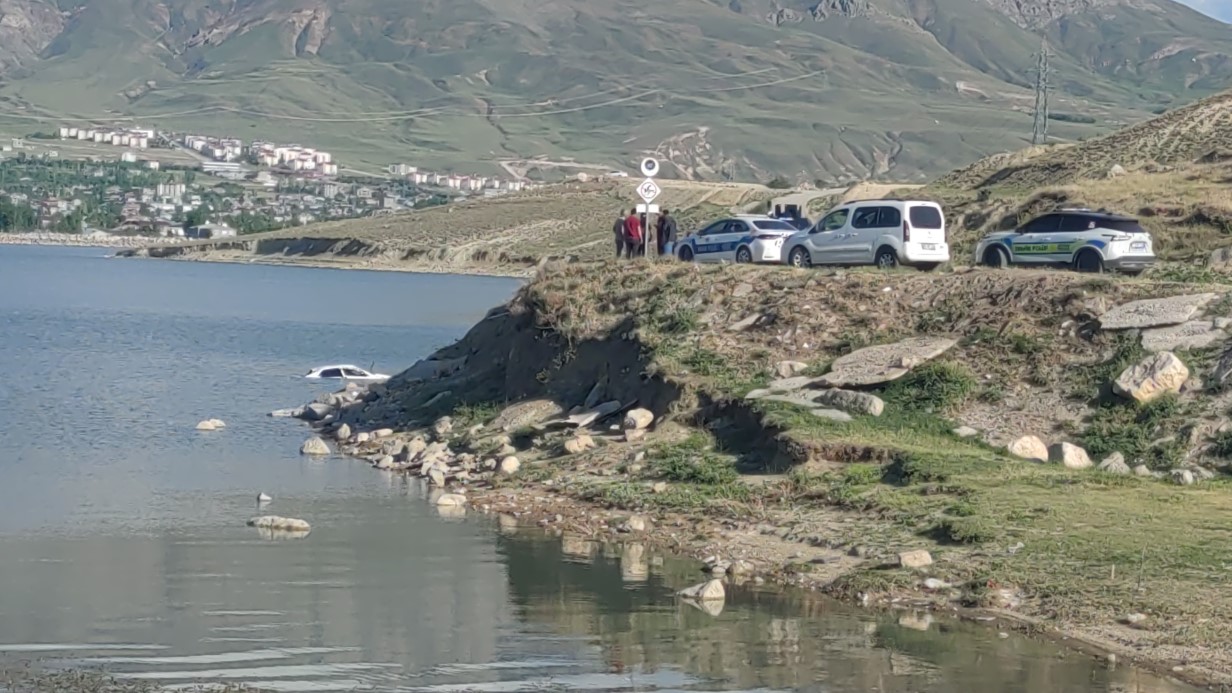 Van’da Feci Kaza: Otomobil Sıhke Göleti’ne Uçtu