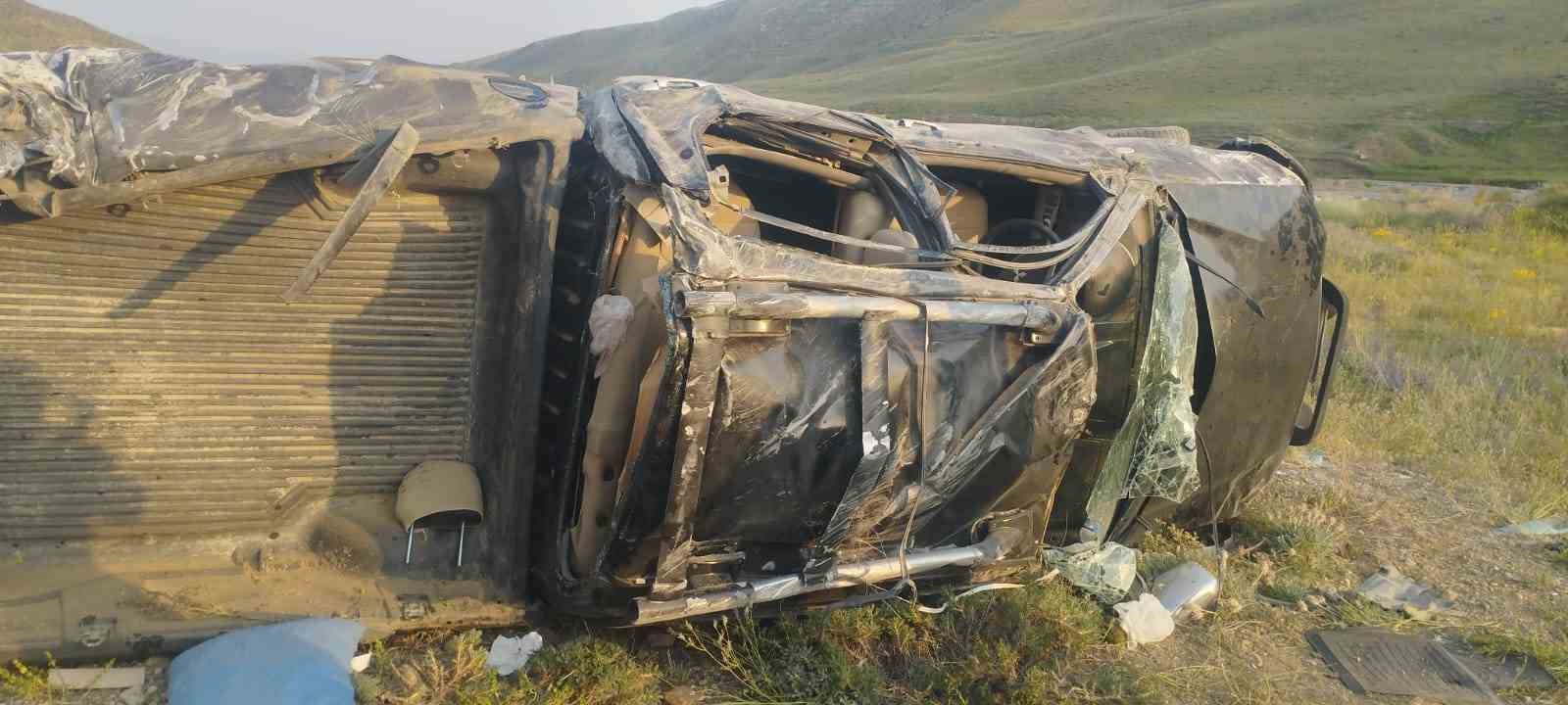 Van’da MEB Personelini Taşıyan Araç Kaza Yaptı: 4 Yaralı