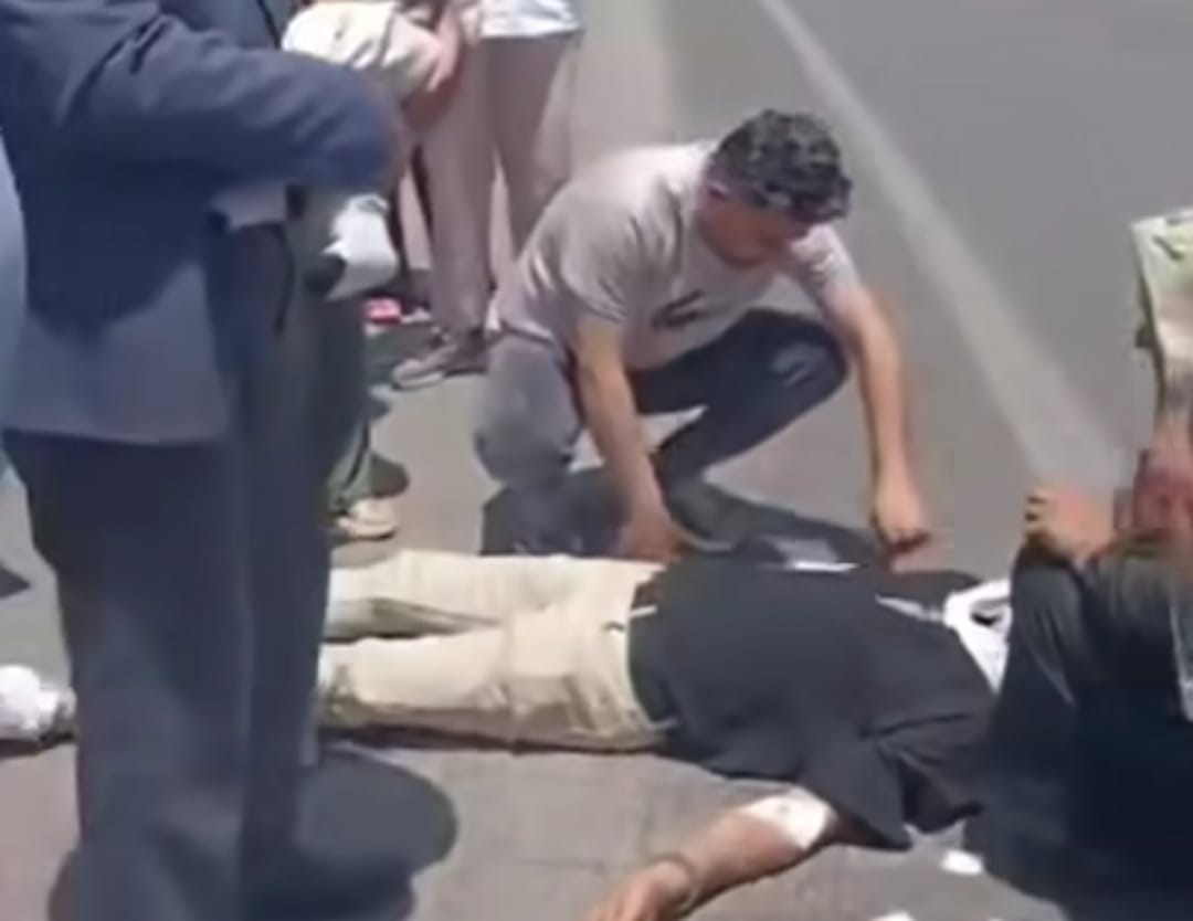 Muradiye’de Hafif Ticari Araç ile Otomobil Çarpıştı: 3 Yaralı