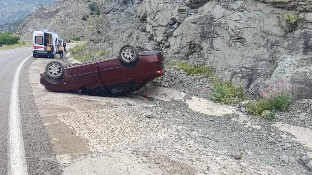 Kontrolden çıkan otomobil ters döndü: 3 yaralı