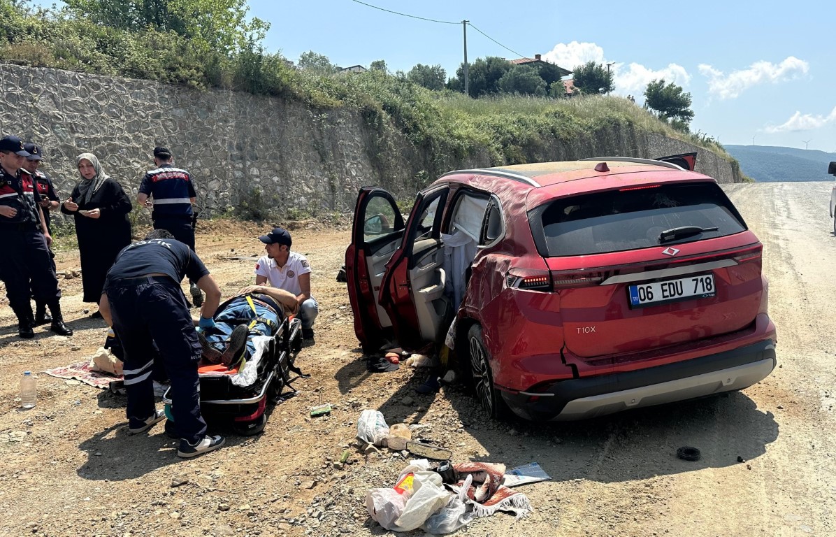 Yalova’da elektrikli otomobil kaza yaptı: 2 yaralı