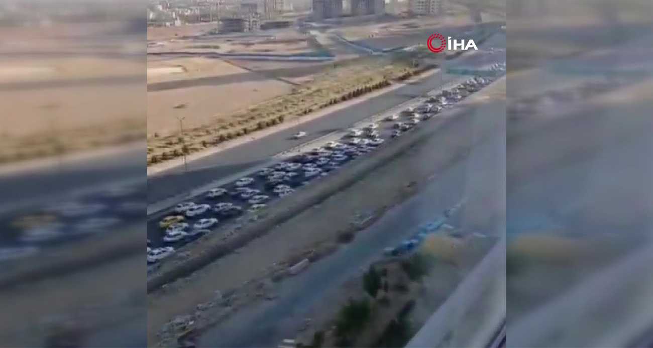 Tahran’da kilometrelerce araç kuyruğu