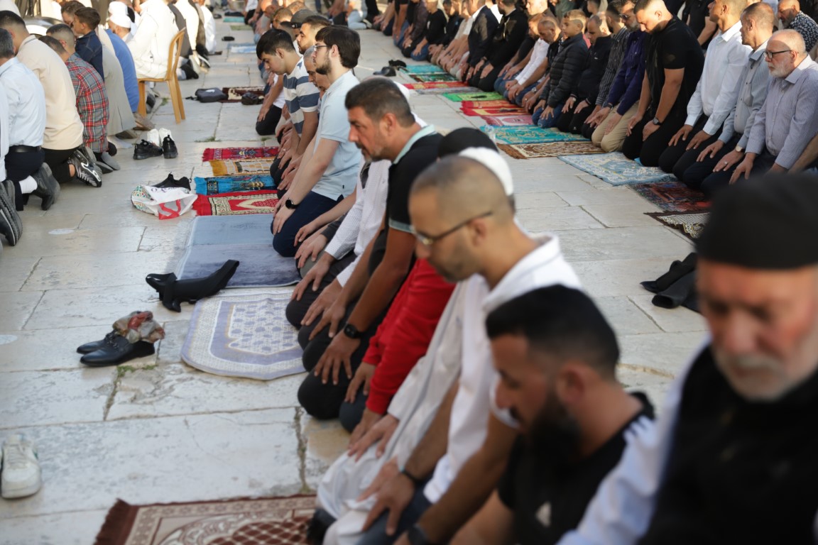 Mescid-i Aksa’da binlerce Müslüman bayram namazı kıldı