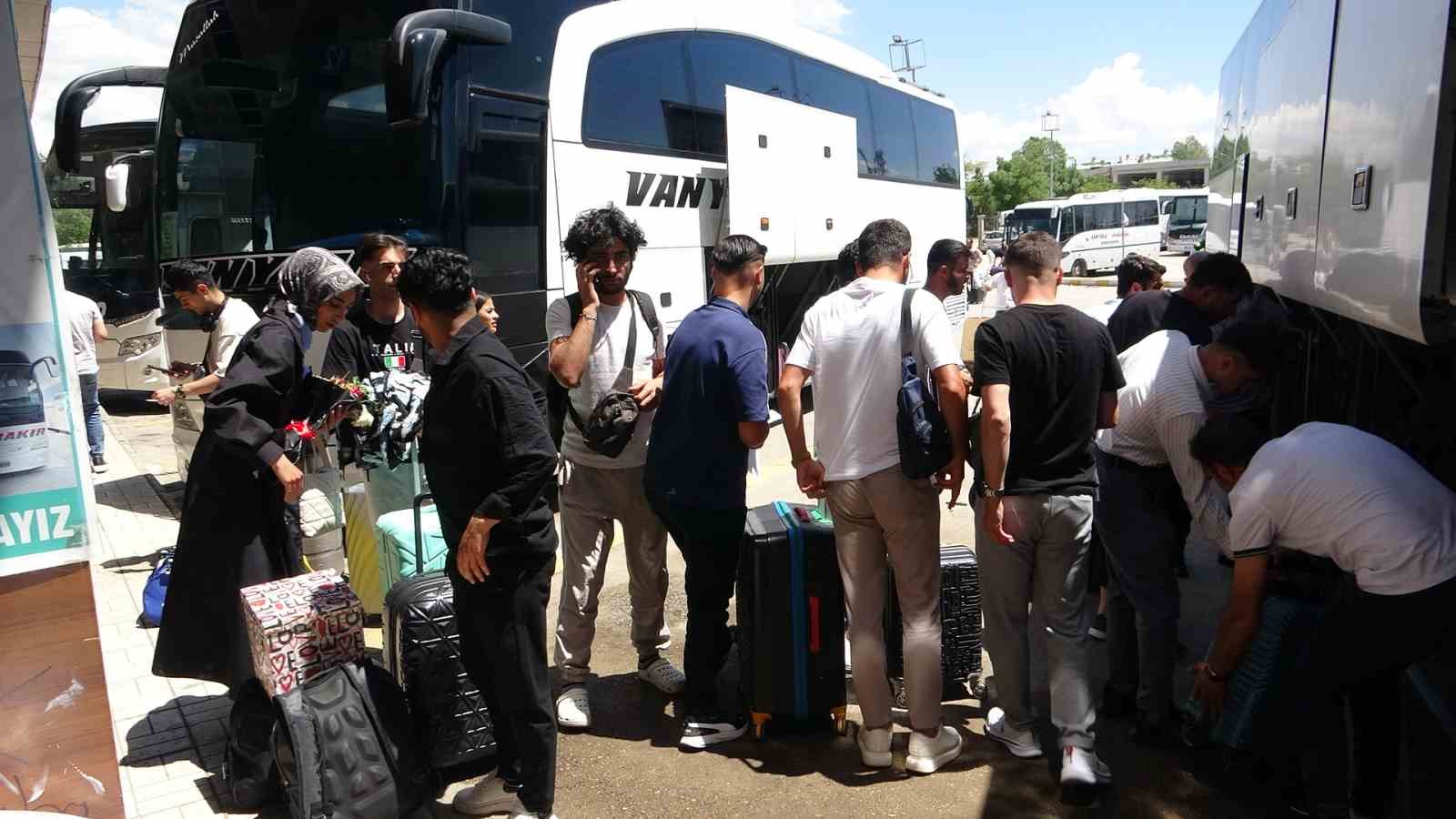 Van otogarında bayram yoğunluğu