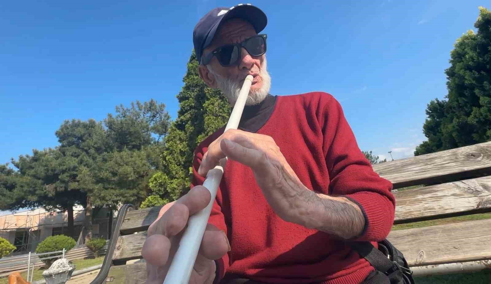 Parmaklarını Kaybetti Ama Tutkusunu Asla! 70 Yaşındaki Müzik Sevdalısı Hayran Bırakıyor